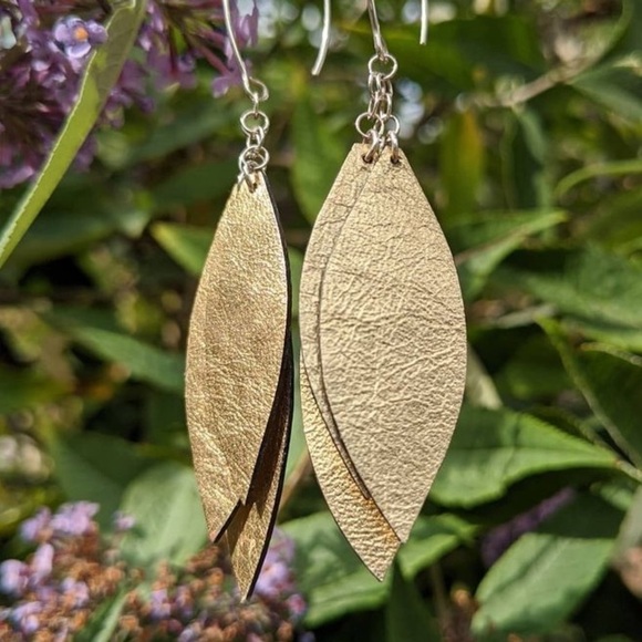 𝅺GOLD Leather Leaf Earrings - Picture 6 of 7